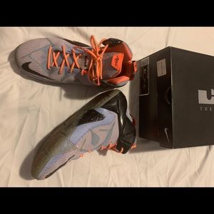 Lebron XII (GS) Size 6 Youth(US)